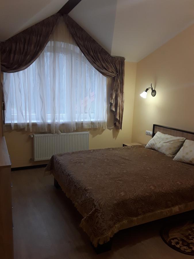 Gostynnyi Dvir Cottage Ternopil Exterior foto